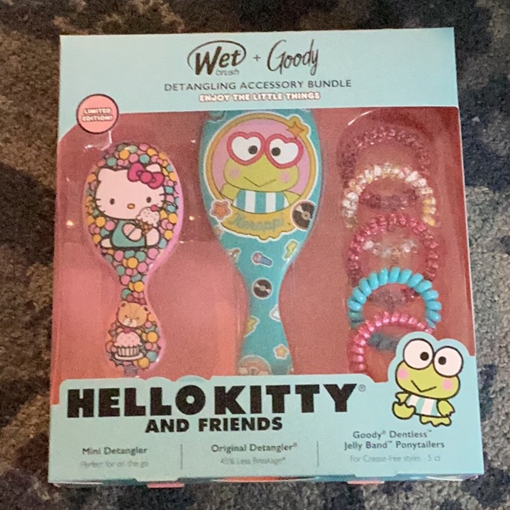 Hello Kitty Wet Brush Detangling Accessory Bundle